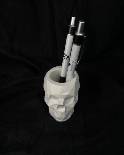 Totenkopfschädel Stiftehalter