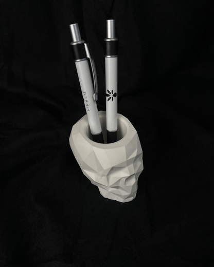 Totenkopfschädel Stiftehalter